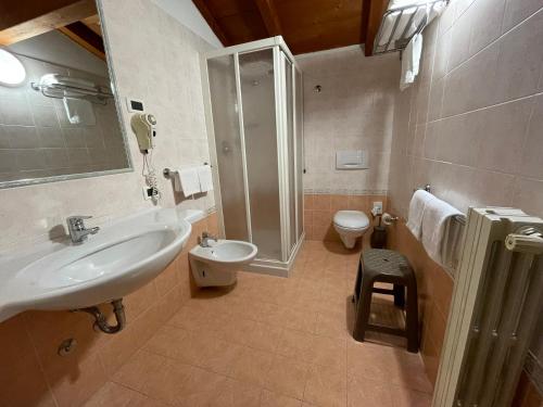 Koupelna v ubytování Hotel Virginia
