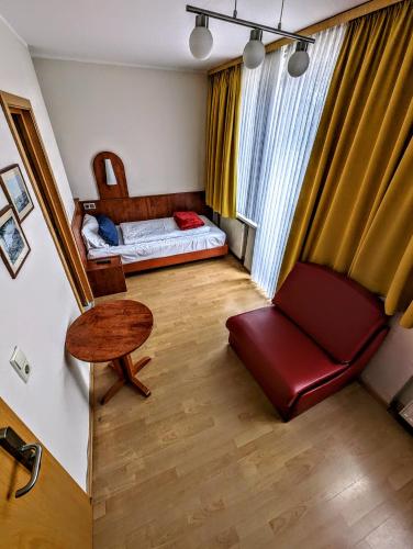 a small room with a bed and a chair and a table at Hotel am Rathaus in Kassel