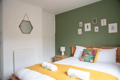 a bedroom with a bed with two towels on it at Cottenham - City Centre with Free Private Parking 2 toilets 4 Bedroom Sleeps 8 in Newcastle upon Tyne