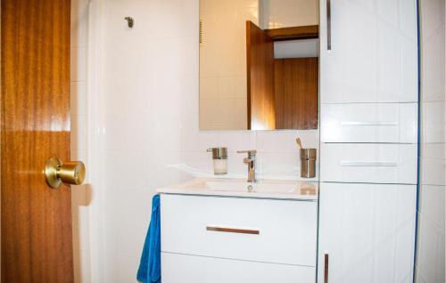 a white bathroom with a sink and a mirror at Stunning Apartment In Mlaga With 3 Bedrooms, Wifi And Outdoor Swimming Pool in Rincón de la Victoria