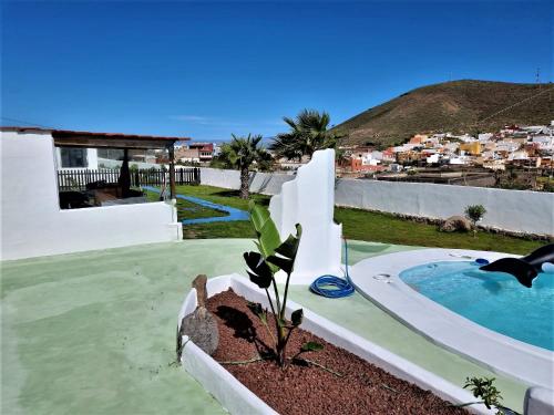 Villa con piscina y complejo en Finca las Mariposas, en Los Silos