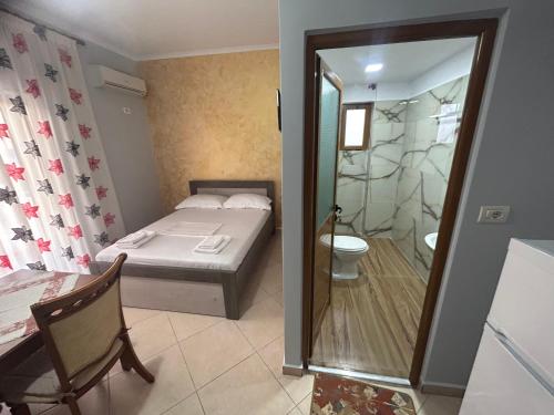 a small room with a bed and a bathroom at Vila Jeti in Ksamil