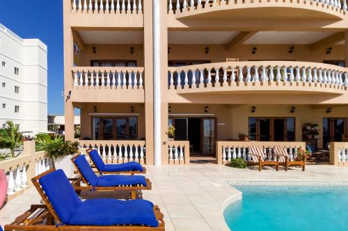 Bazén v ubytování Hol Chan Reef Resort & Villas nebo v jeho okolí