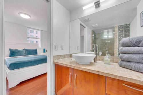 a bathroom with a sink and a mirror at Ocean View Amazing Unit Brickell in Miami