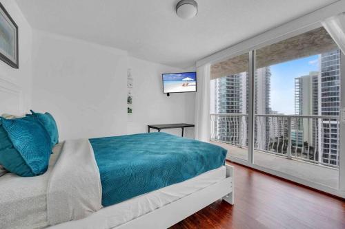 a bedroom with a bed and a large window at Ocean View Amazing Unit Brickell in Miami