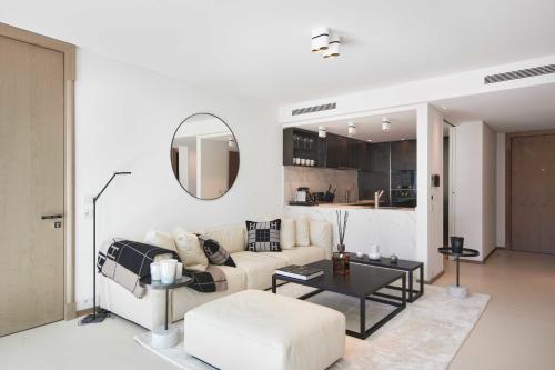 Zdjęcie z galerii obiektu Fabulous 94m2 apartment - 2BR4p with terrace - First Croisette Cannes 502 w Cannes
