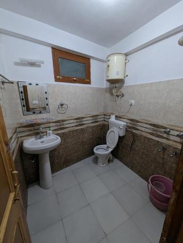Galeriebild der Unterkunft Attic Monkey Cafe & Rooms in Manali
