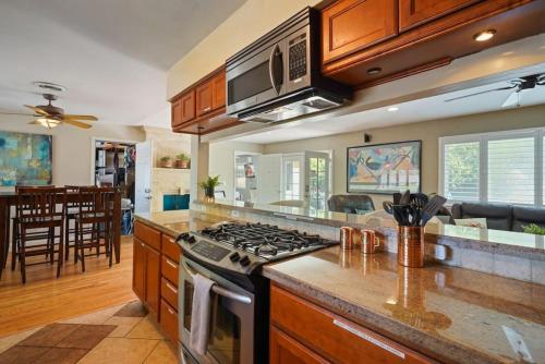 a large kitchen with a stove top oven at Riverview Huge Yard, Quiet Cul-de-Sac, Perfect for Families in Sacramento
