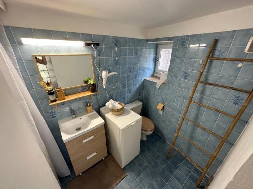 Koupelna v ubytování T1 charmant et typique sur les hauteurs de Bastia