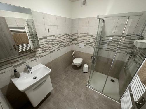 Koupelna v ubytování Apartmány Monastery Suites Žireč