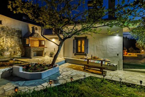 Κήπος έξω από το Villa Nirvana
