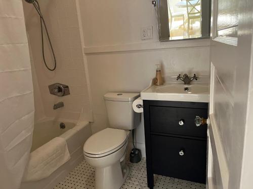 Ένα μπάνιο στο Southern Charm in Lakeland