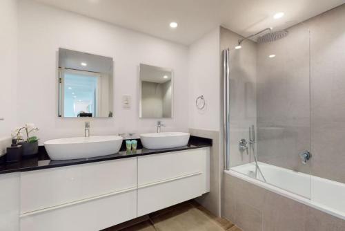 Marina Tower, Dubai Marina - Exquisite Three Bedroom photo 3