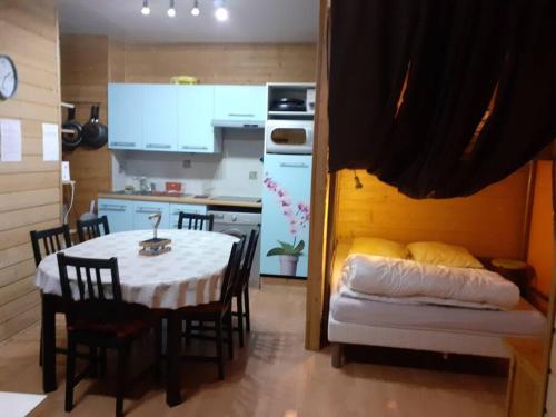 Kuchyňa alebo kuchynka v ubytovaní appartement face au Thermes et au calme