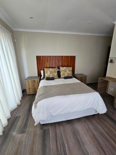 Ένα ή περισσότερα κρεβάτια σε δωμάτιο στο Pine View Guesthouse Graskop