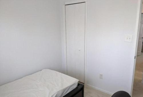 Tempat tidur dalam kamar di Amazing 1 Bedroom Apartment City Centre