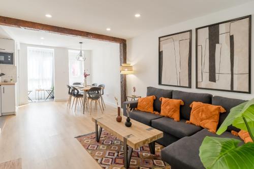 a living room with a couch and a table at Apartamento de diseño en el corazón de Santander in Santander