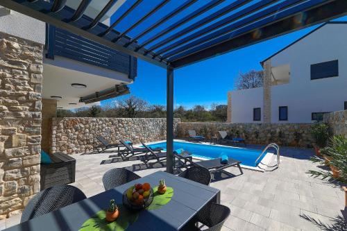 Πισίνα στο ή κοντά στο Villa Toja