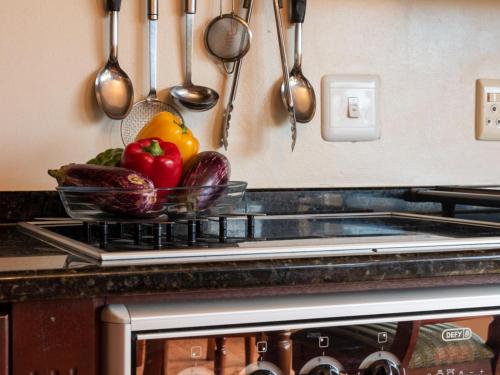 Dapur atau dapur kecil di Pezula Magic Retreat - 4 Bedroom Home with Inverter