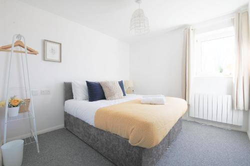 Gallery image of StayRight 2Bed Apartment Overlooking Water with Free parking and 2 Bathrooms in Cardiff