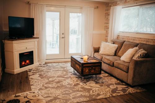 a living room with a couch and a fireplace at Taylor Creek Lodge in Gold Beach