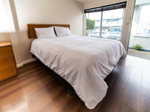 Ένα ή περισσότερα κρεβάτια σε δωμάτιο στο Terimore Lodging by the Sea