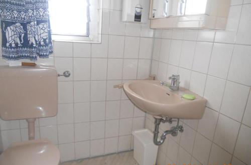 a bathroom with a toilet and a sink at Apartment Am Hemberg in Bontkirchen