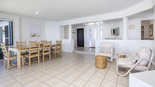Χώρος καθιστικού στο Dog Friendly Home With Canal Views