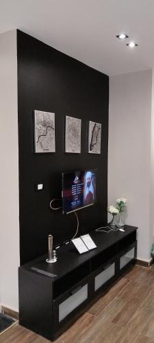 STUDIO Fakhr - Luxury apartment in Cairoにあるテレビまたはエンターテインメントセンター