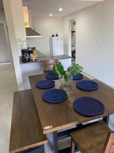 Hermoso moderno dpto a estrenarにあるキッチンまたは簡易キッチン