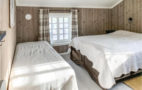 Krevet ili kreveti u jedinici u okviru objekta 4 Bedroom Stunning Home In Vrdal