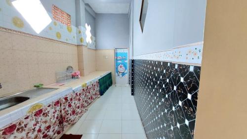 a bathroom with a sink and a counter top at Penginapan Syariah Dhifa Indonesian only in Bukittinggi
