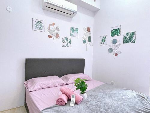 เตียงในห้องที่ FREE Parking REVO 2 Bedrooms Bukit Jalil L13A