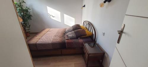 a small bedroom with a bed in a room at L’échappée Belle in Culmont