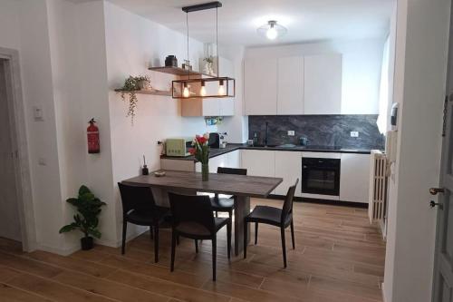 Dapur atau dapur kecil di Casa Camelia - appartamento in centro a Seregno