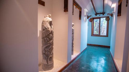 a room with a large statue in the corner of a room at Pandora Vista Retreat in Zhangjiajie