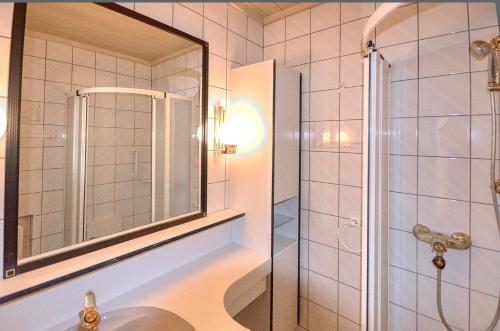 Ένα μπάνιο στο Apartement Hensel - by Alpen Apartments