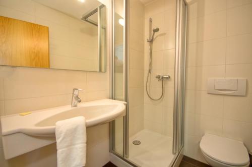 a bathroom with a sink and a shower at Select Top 4 - by Alpen Apartments in Piesendorf