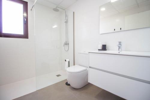 a white bathroom with a toilet and a shower at 3083 Casa Nueve in San Pedro del Pinatar