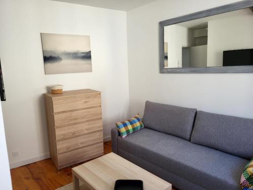 a living room with a couch and a mirror at Studio Centre de Foix in Foix