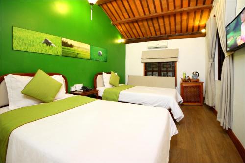 Tempat tidur dalam kamar di Thanh Van 1 Hotel