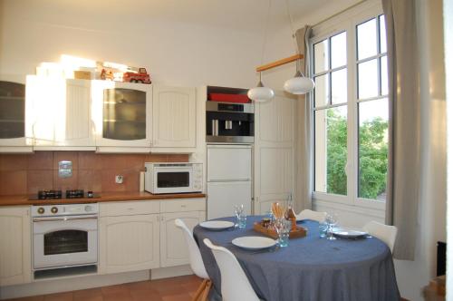 O bucătărie sau chicinetă la Duplex with View on the Cap d'Antibes