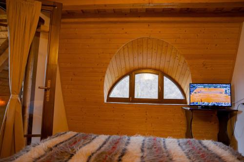 Un pat sau paturi într-o cameră la Conacul Drahneilor