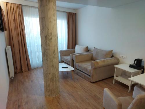 a living room with a couch and a table at Gartenhotel Altmannsdorf in Vienna