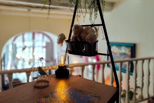 a table with a candle and teddy bears in a basket at Hotel Des Artistes in Tarascon