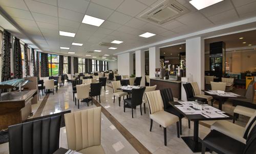 Restoran või mõni muu söögikoht majutusasutuses Prestige Hotel and Aquapark - All inclusive