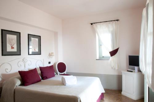 TV a/nebo společenská místnost v ubytování La Salina Hotel Borgo Di Mare