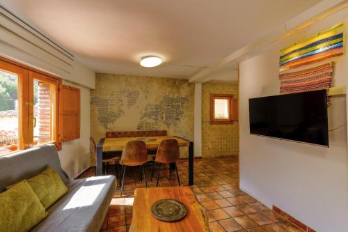 TV a/nebo společenská místnost v ubytování Casita de Orlando by Apartamentos Arnedillo