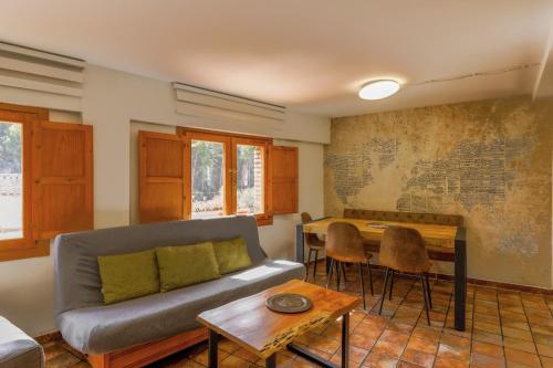 a living room with a couch and a table at Casita de Orlando in Arnedillo