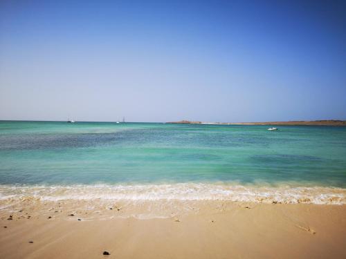 A beach at or near a szállodákat